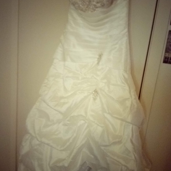 Wedding Dress - Picture 3 of 4